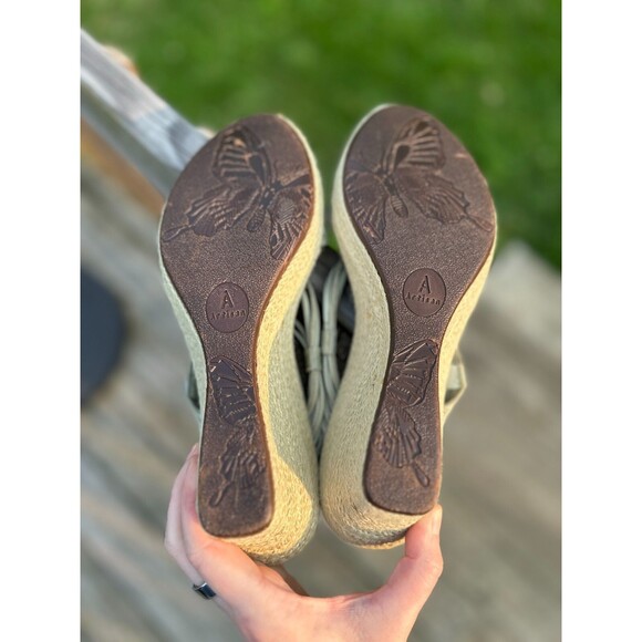 Clarks Artisan Wedge Sandals Heels Womens Size 9 M - Picture 10 of 10